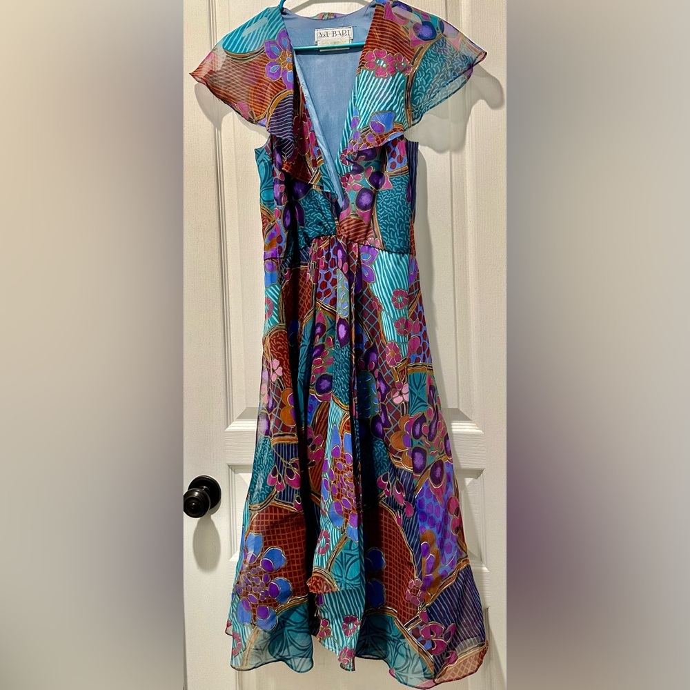 Vtg A.J. Bari Ann Simpson Flowy Jewelry Tone Surplice V Sleeveless Midi Dress